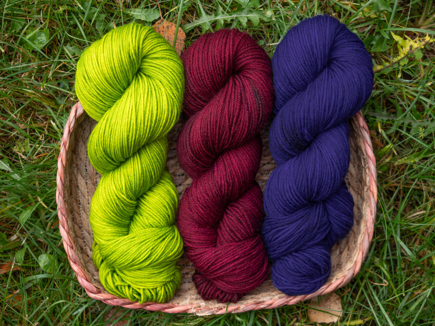 Black Moon Yarns käsinvärjätyt langat