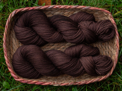Black Moon Yarns käsinvärjätyt langat