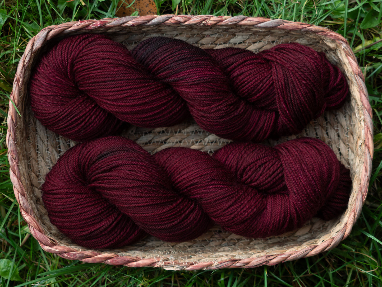 Black Moon Yarns käsinvärjätyt langat