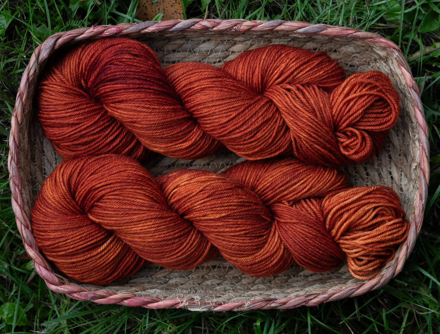 Black Moon Yarns käsinvärjätyt langat