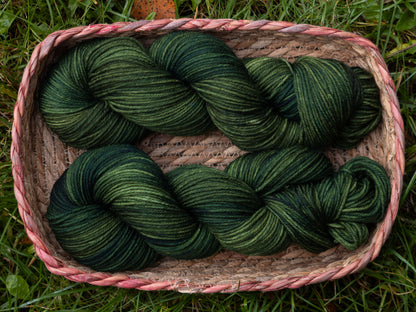 Black Moon Yarns käsinvärjätyt langat