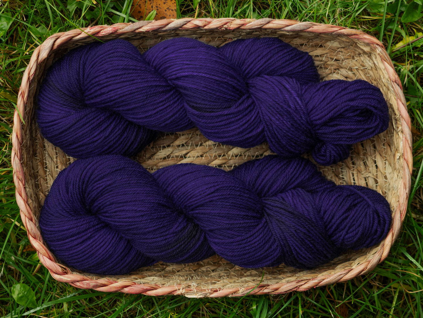Black Moon Yarns käsinvärjätyt langat