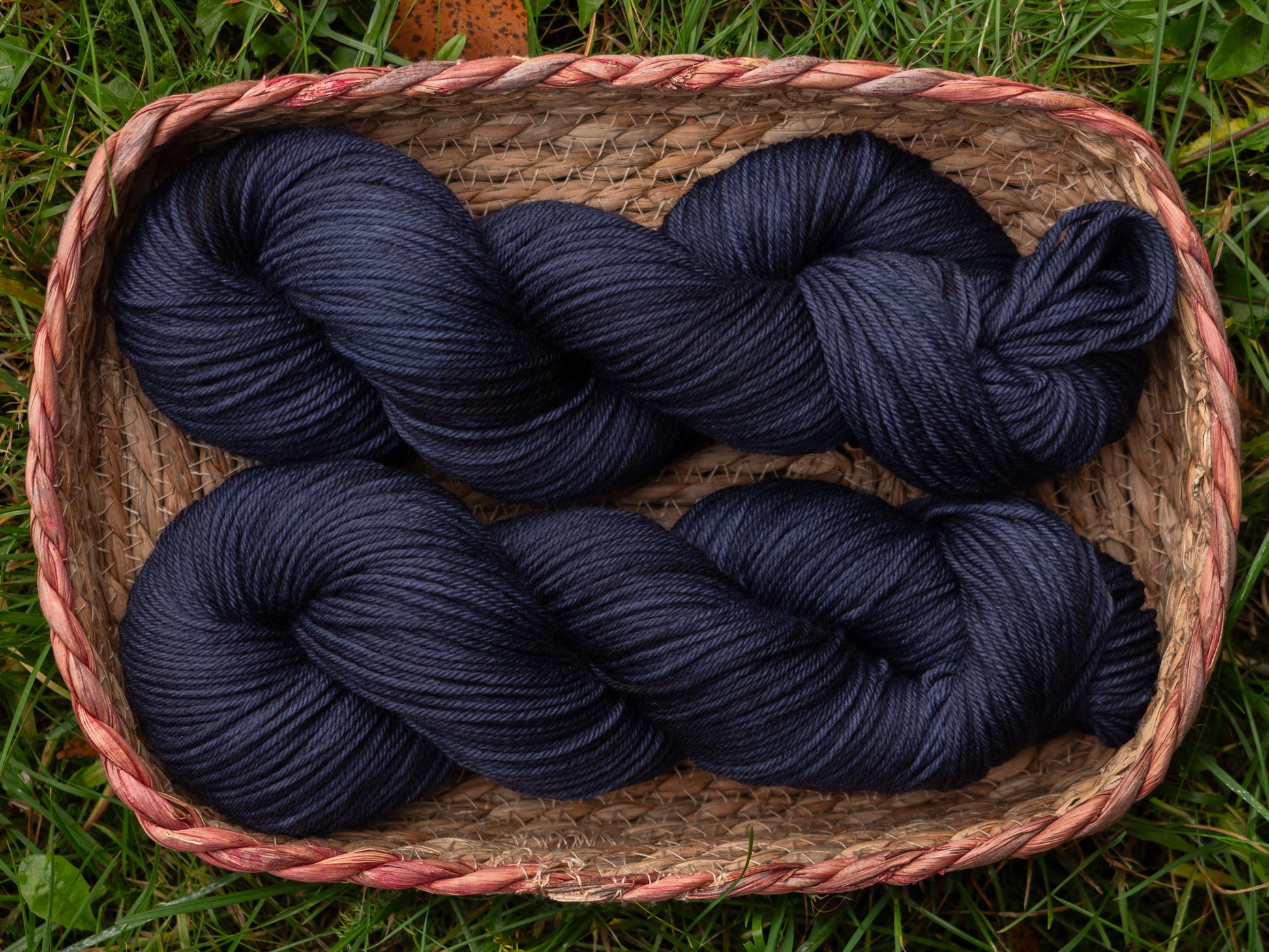Black Moon Yarns käsinvärjätyt langat