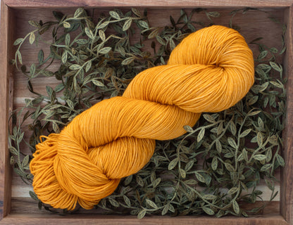 Käsinvärjätyt langat - Black Moon Yarns