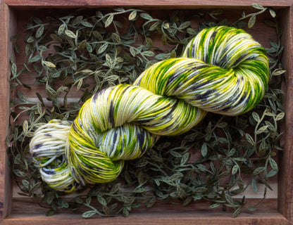 Käsinvärjätyt langat - Black Moon Yarns