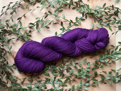 Käsinvärjätyt langat - Black Moon Yarns