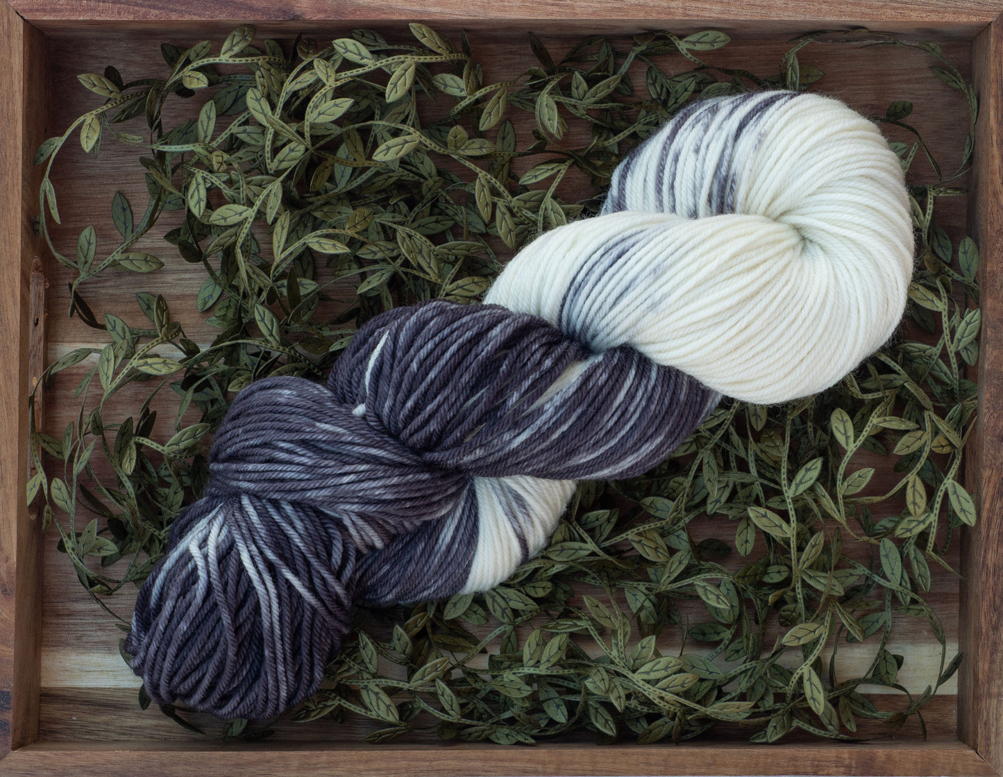 Käsinvärjätyt langat - Black Moon Yarns