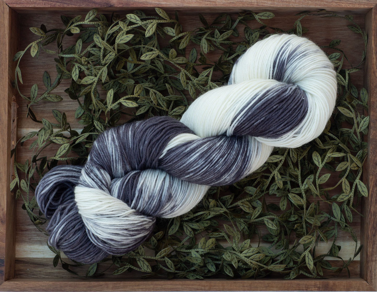 Käsinvärjätyt langat - Black Moon Yarns