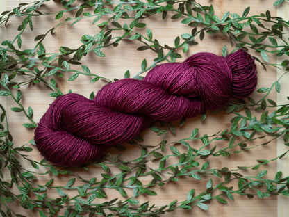 Käsinvärjätyt langat - Black Moon Yarns