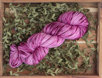 Käsinvärjätyt langat - Black Moon Yarns