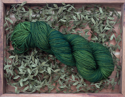 Käsinvärjätyt langat - Black Moon Yarns