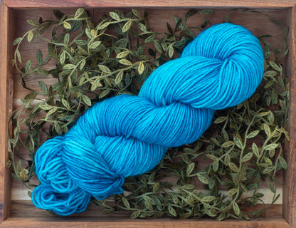 Käsinvärjätyt langat - Black Moon Yarns