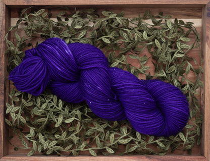 Käsinvärjätyt langat - Black Moon Yarns