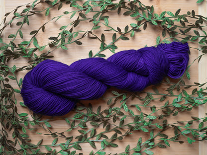 Käsinvärjätyt langat - Black Moon Yarns