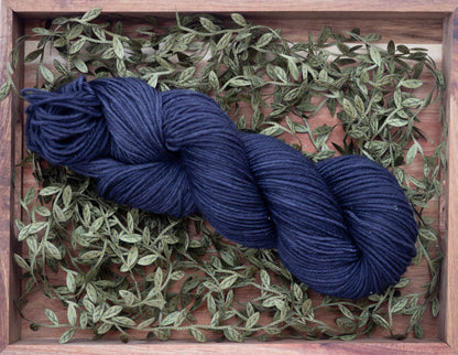 Käsinvärjätyt langat - Black Moon Yarns