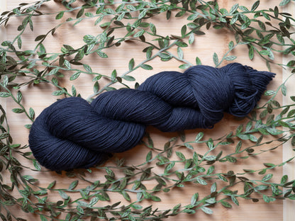 Käsinvärjätyt langat - Black Moon Yarns
